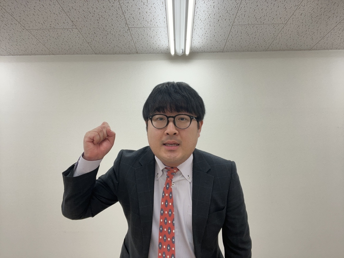 教室長 室安鷹也